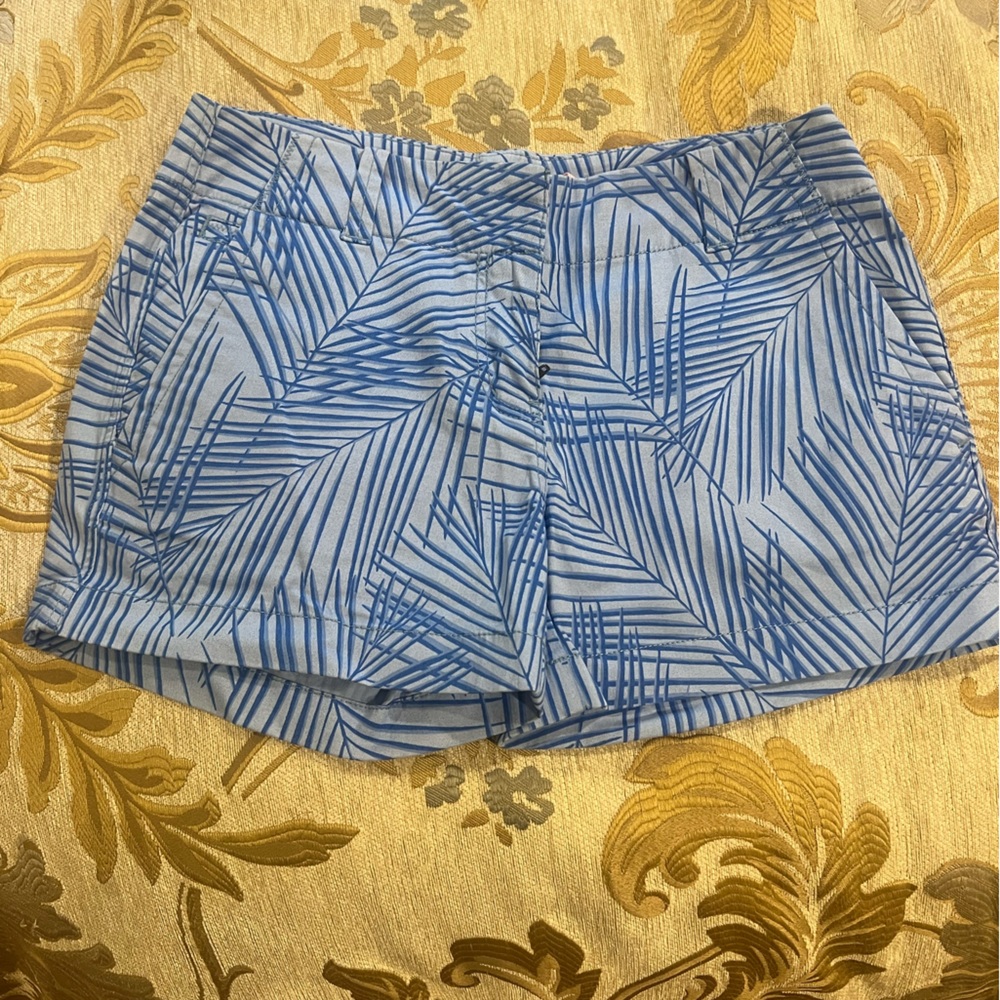 New with tags, vineyard vine women 3 inch short size 2